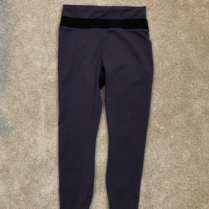 Fabletics gray cropped leggings